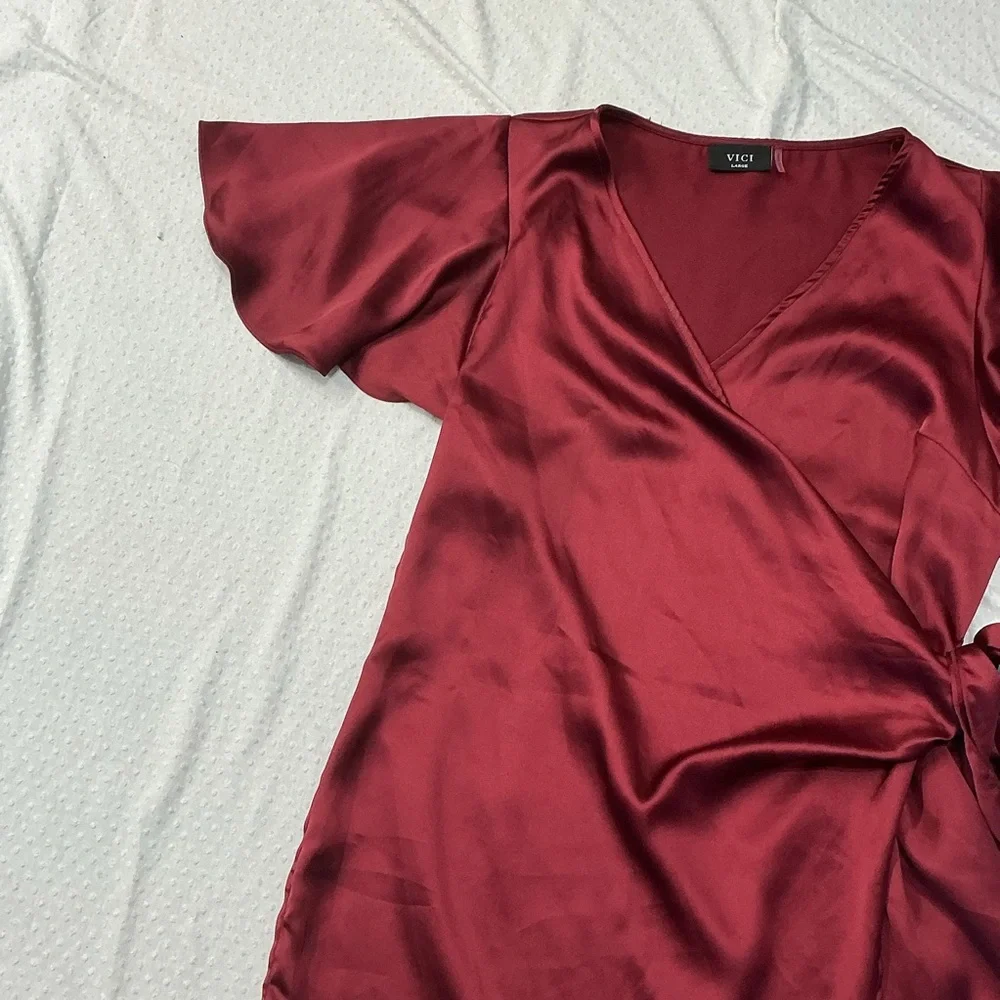 Vici Frame of Mind Burgundy Satin Wrap Dress Size LARGE